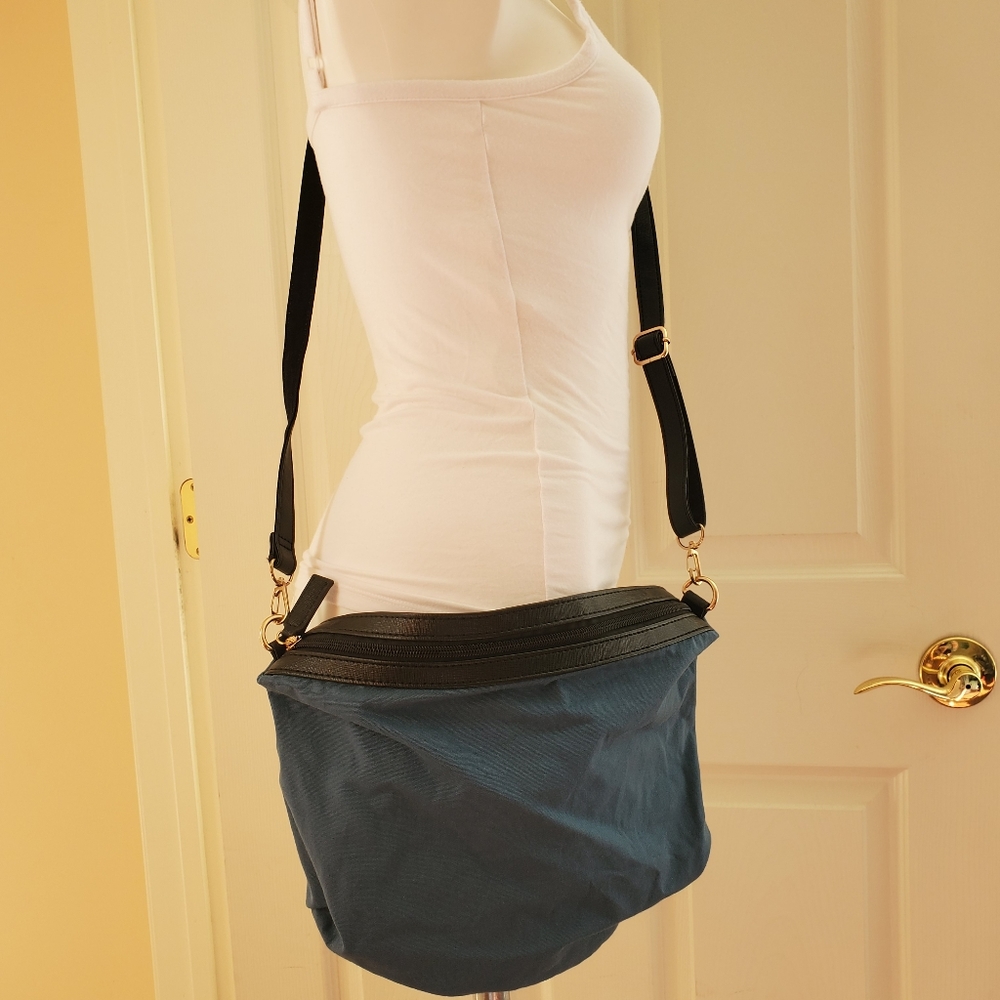 crossbody - Picture 3 of 6